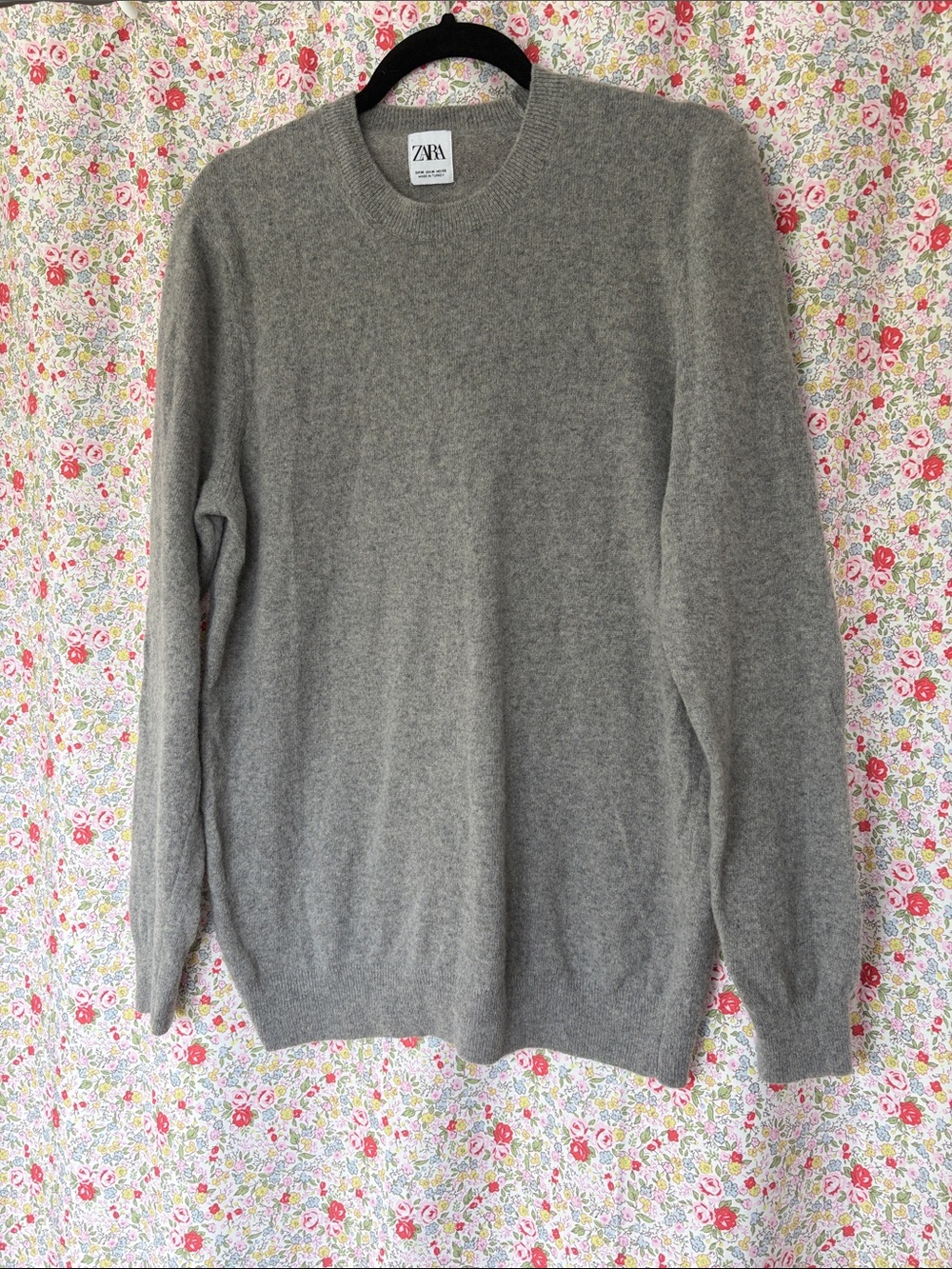 Zara grey crewneck. Cozy for those cold days. Very soft 🧡